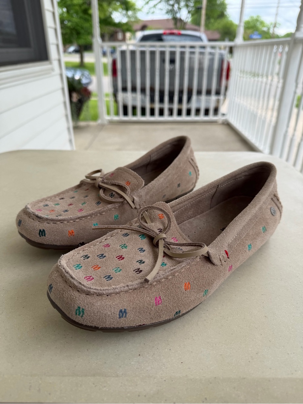 New Minnetonka Women's Moc Print Loafers Sand Suede Size 9 M - Picture 2 of 16
